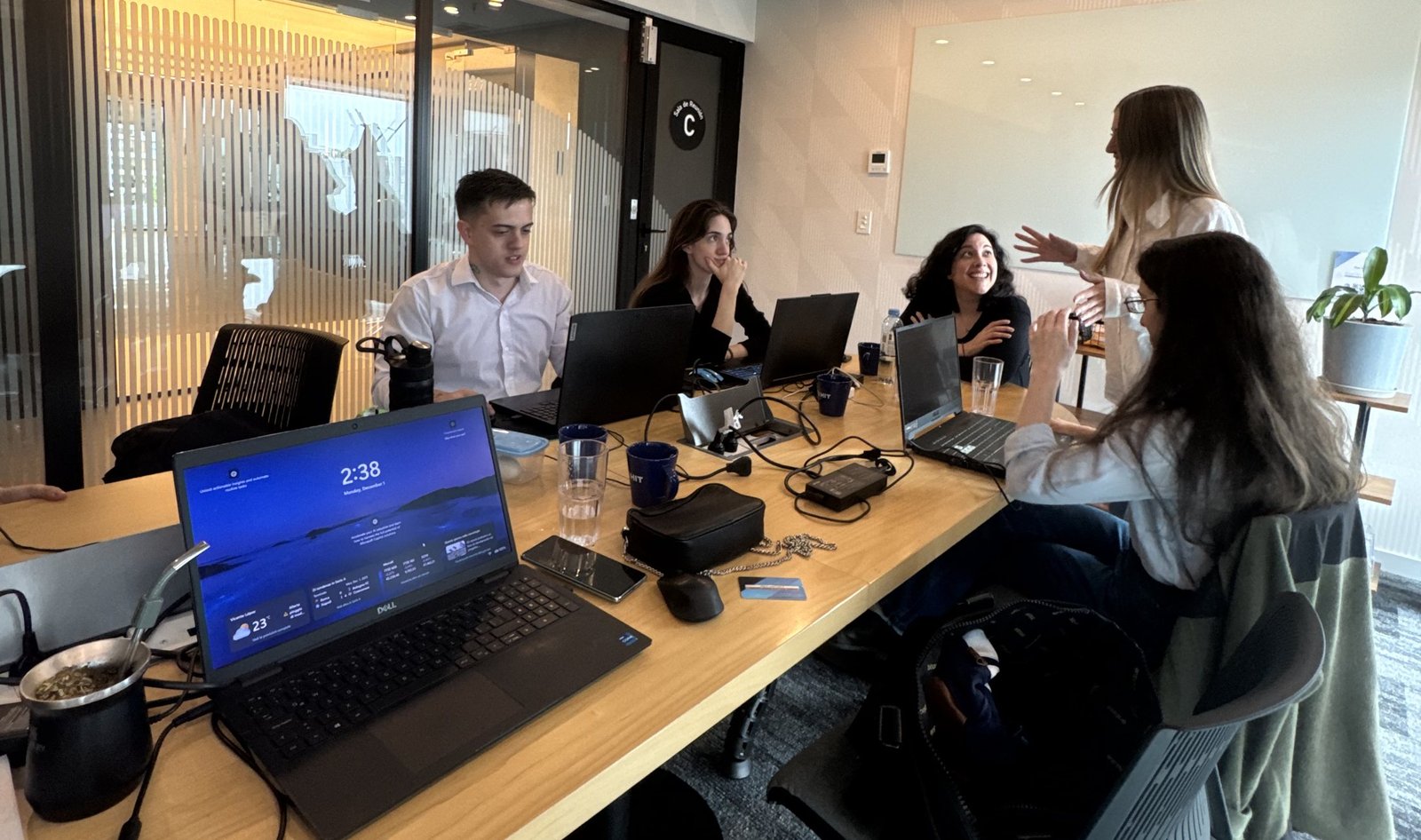 Equipo de Growth Larriera trabajando